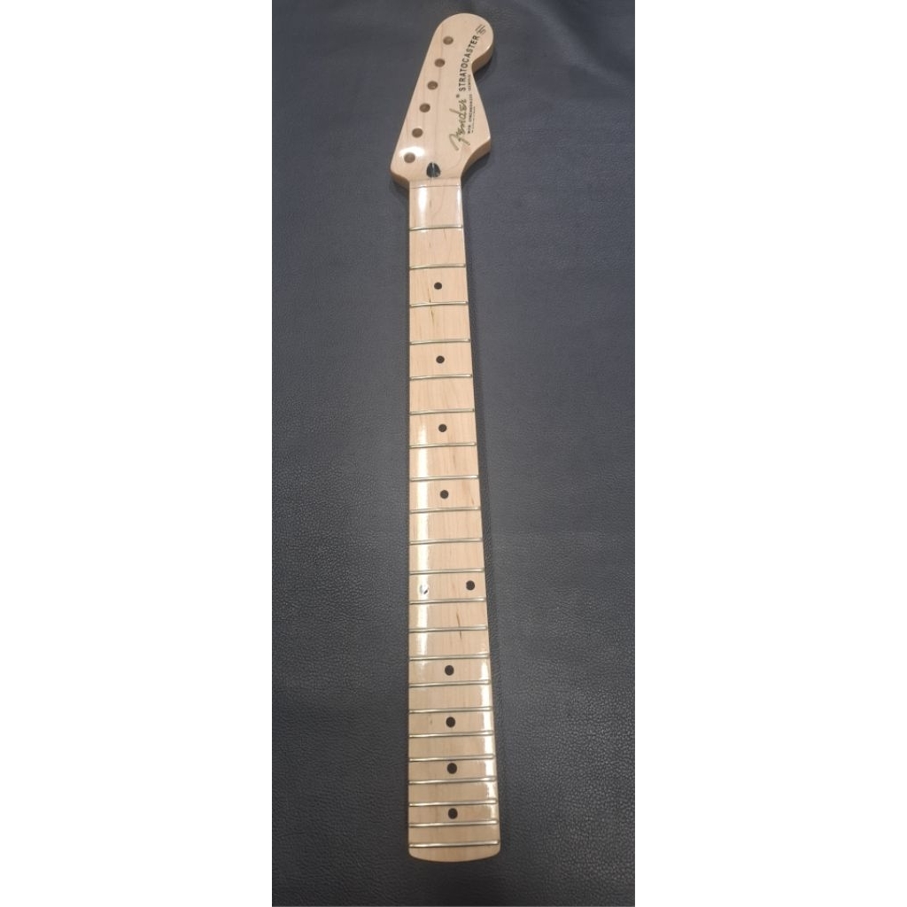 Neck Gitar Listrik model Fender Stratocaster
