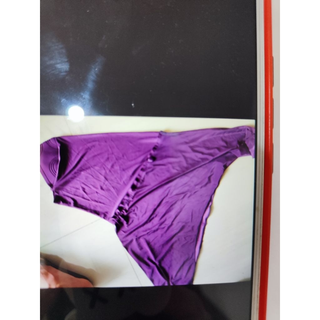 Jilbab wanita warna ungu polos