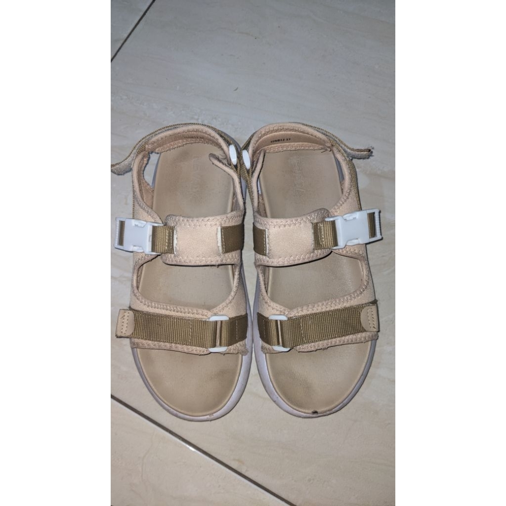 Preloved Sendal Anak Laki Laki Nevada