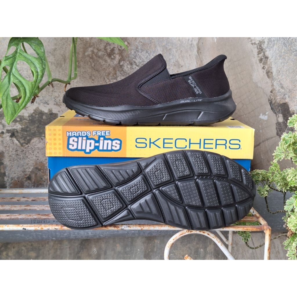 SKECHERS FULL BLACK