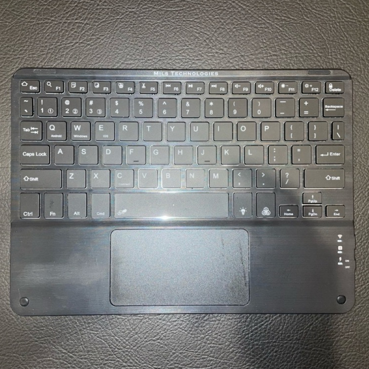 Bekas Mils Technologies Touchpad Wireless Keyboard dengan RGB Backlit untuk iPad Bagus - Black Air 4