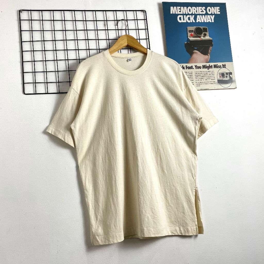 KAOS UNIQLO SIZE (L) SECOND ORIGINAL, KAOS BASSIC UNIQLO, KAOS KATUN, KAOS PRIA, KAOS WANITA