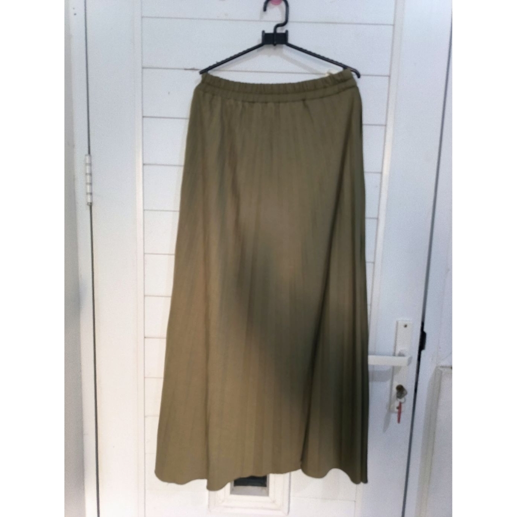 Rok Crinkle [Preloved] warna Hijau Sage // Panjang