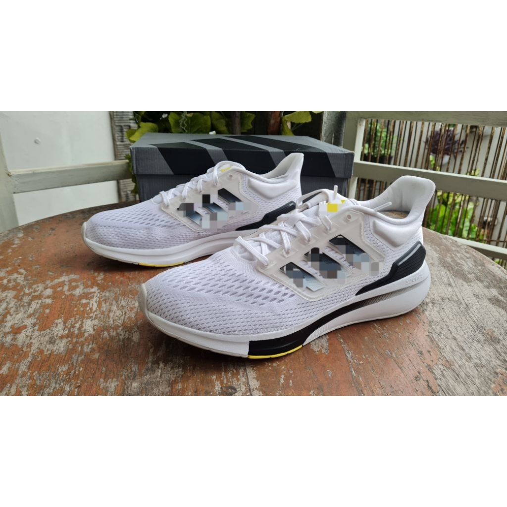 SEPATU RUNNING EQ21 ORIGINAL