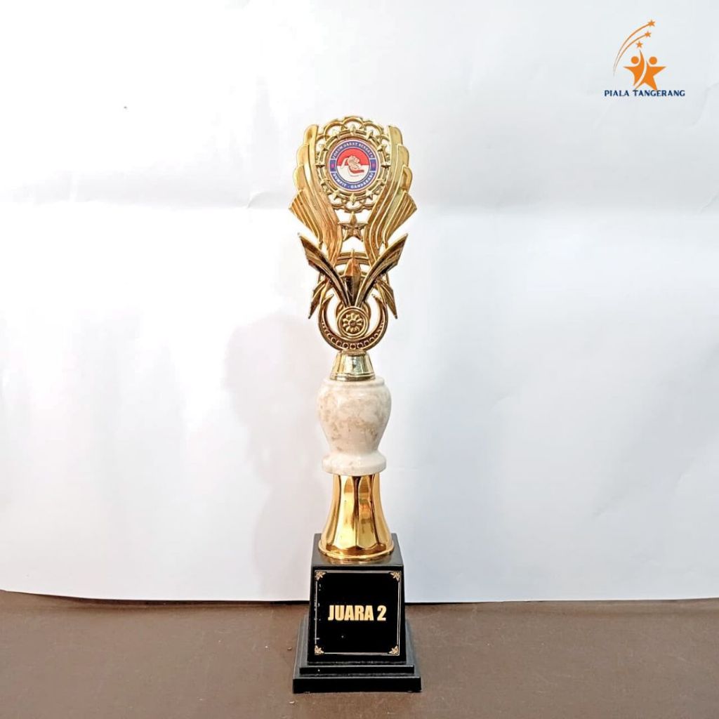 PIALA JUARA KELAS PIALA KEJUARAAN LOMBA