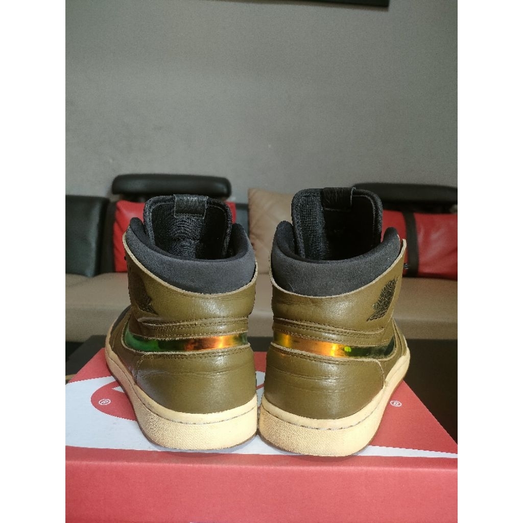 Sepatu Nike Air Jordan 1 Retro High Nouveau Militea Green Size 43 Insole 27,5