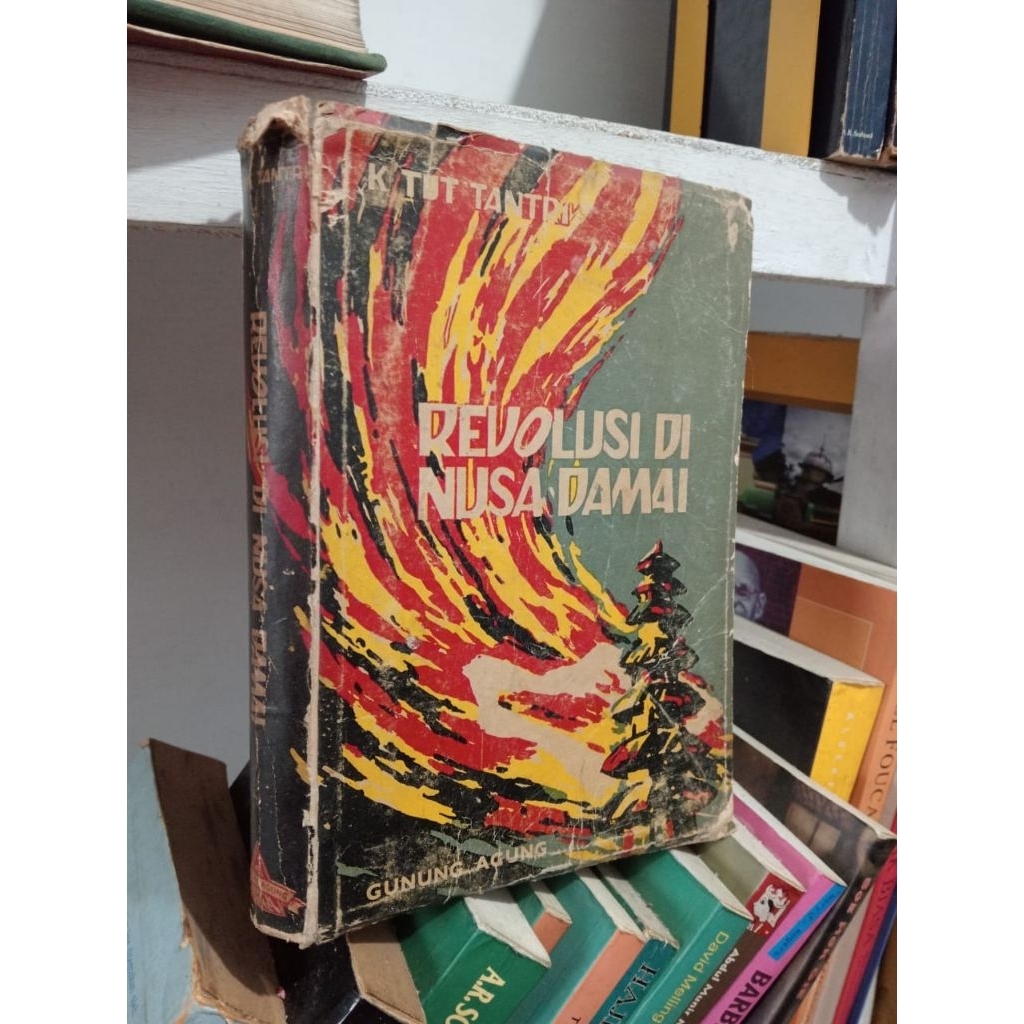 REVOLUSI DI NUSA DAMAI