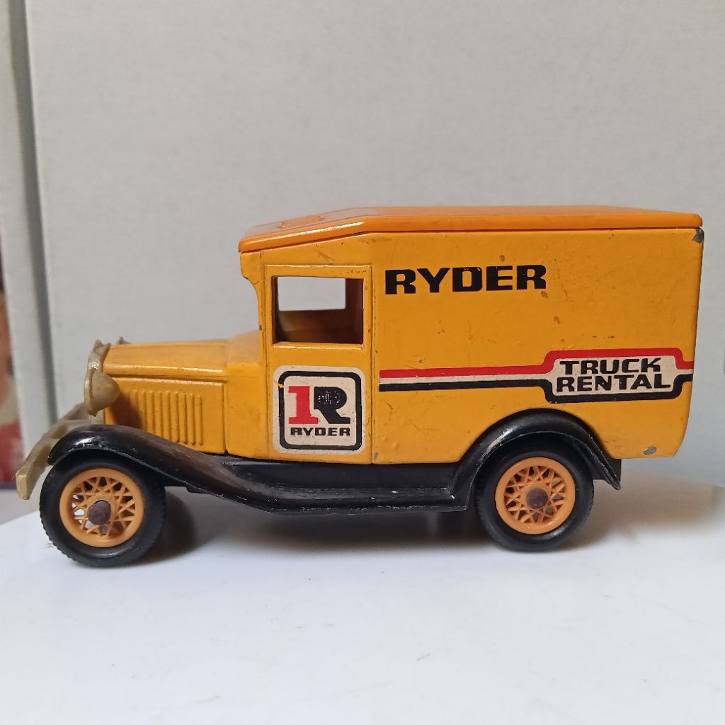 Lledo Days Gone Ford Model A Diecast (Ryder Truck Rental)