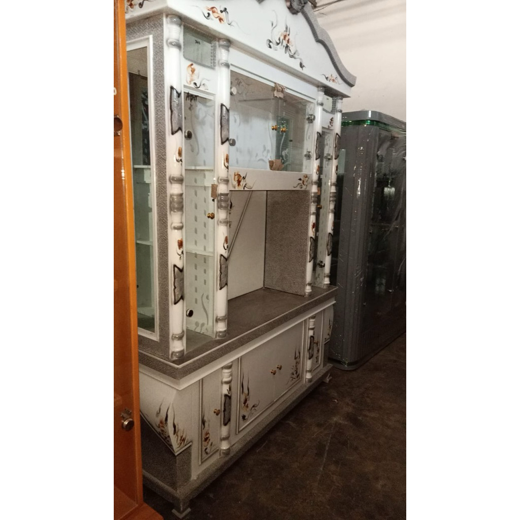 Lemari pajangan kristal tv 4 pintu