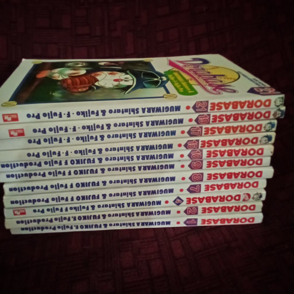 komik Dorabase set (11 komik )