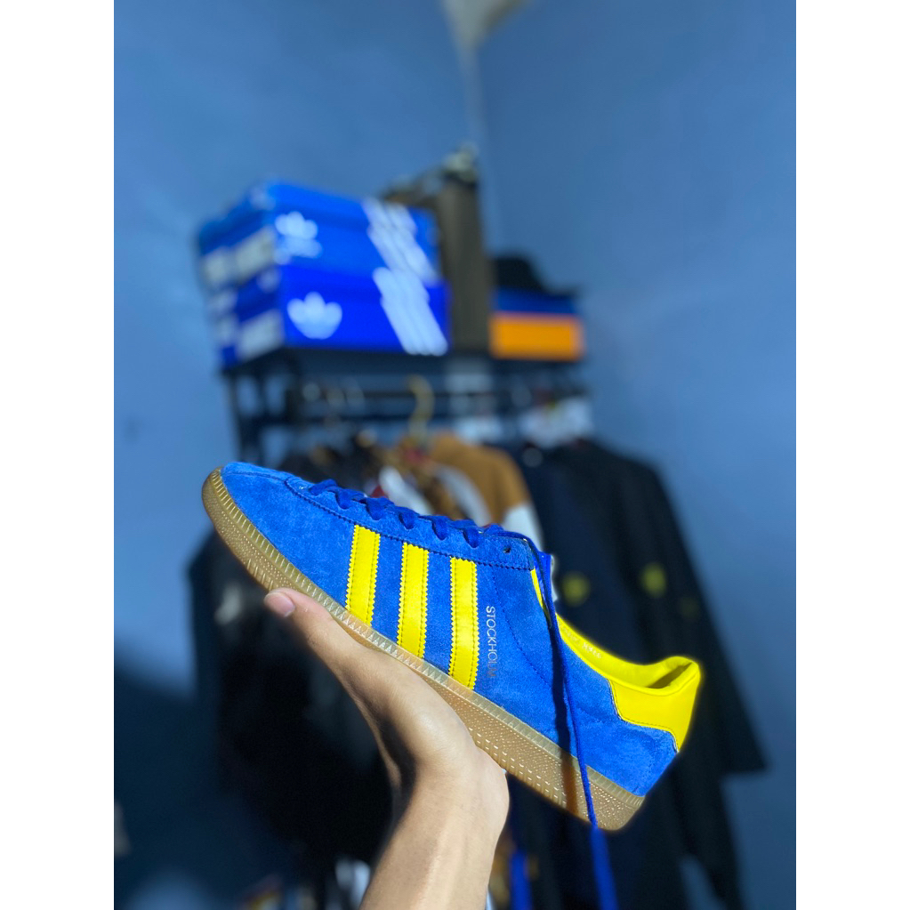 sepatu biru kuning keren cocok buat jalan, sekolah, kerja