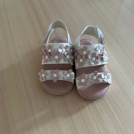 Preloved Sepatu Bunga Poptoe