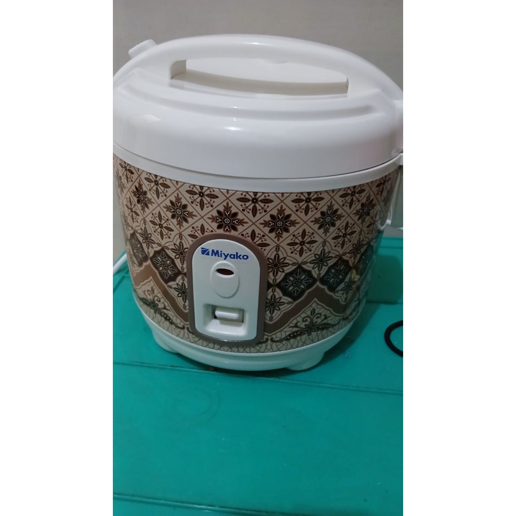 Preloved Magic Com miyako PSG-607 mini 0.6L