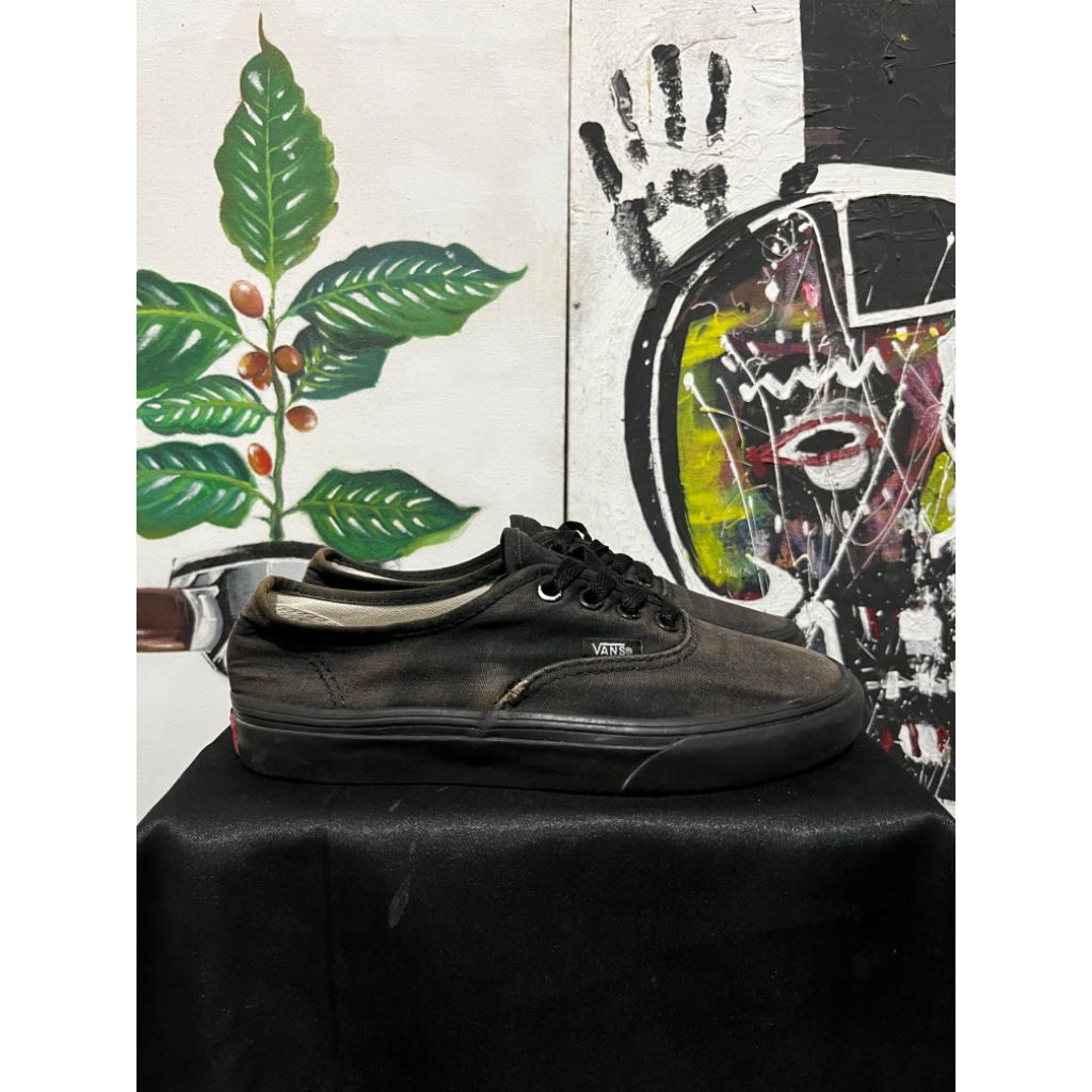 Vans Authentic Size 36 second