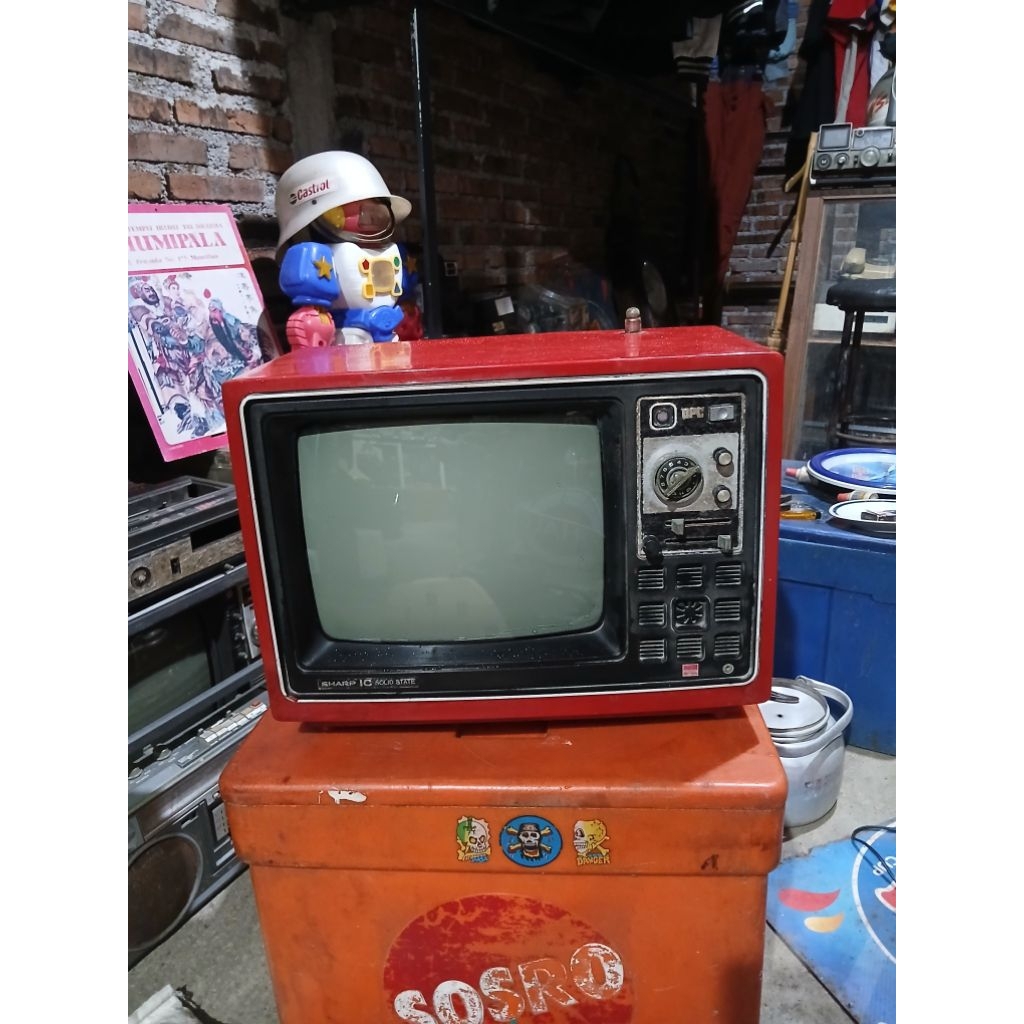 Tv sharp merah 485rb jadul antik kuno lawas vintage display anggap mati
