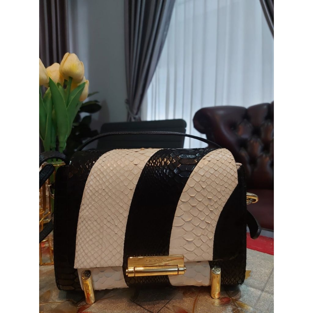 Donini Livia monocrom