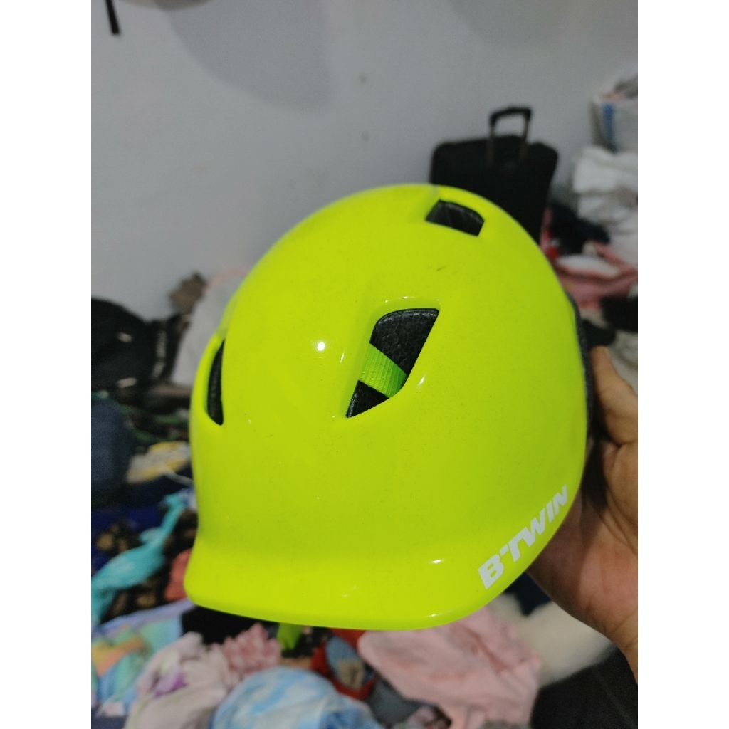 btwin helm sepeda