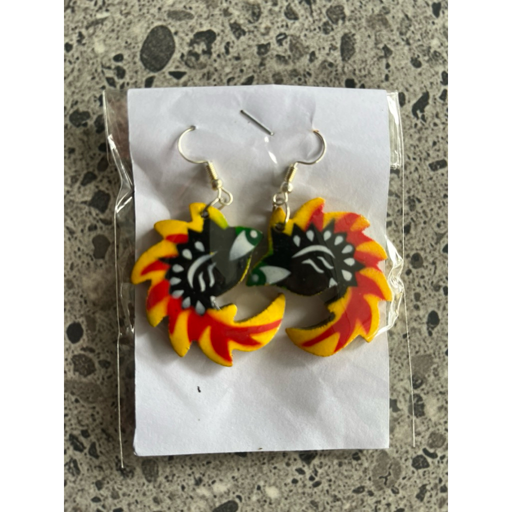 ANTING-ANTING PAPUA MODEL ANTING CENDRAWASIH BAHAN ANTING KAYU YANG DILUKIS