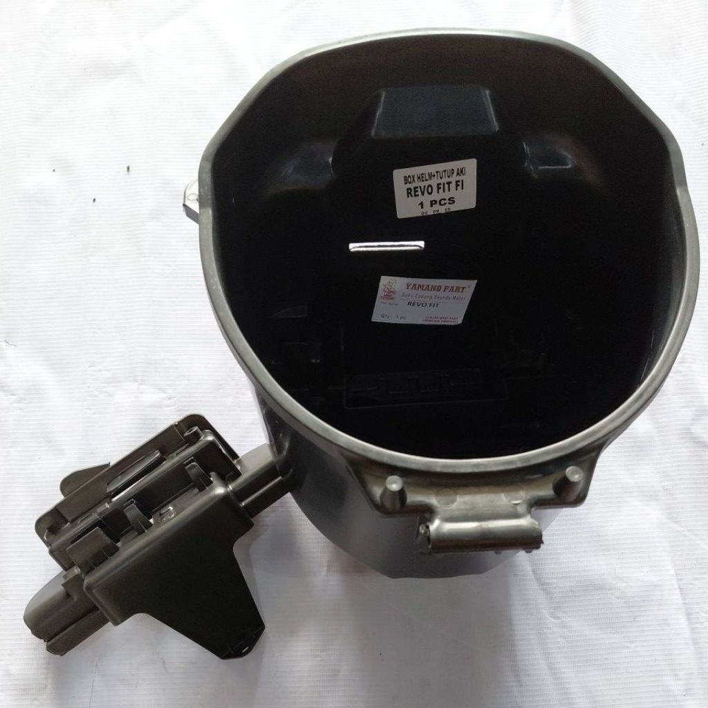 Box Bagasi Helm + Tutup Aki Motor REVO FIT FI