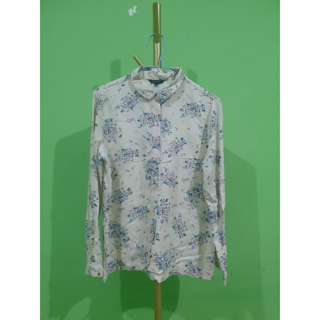 Preloved blouse kemeja cream motif Bunga THE EXECUTIVE