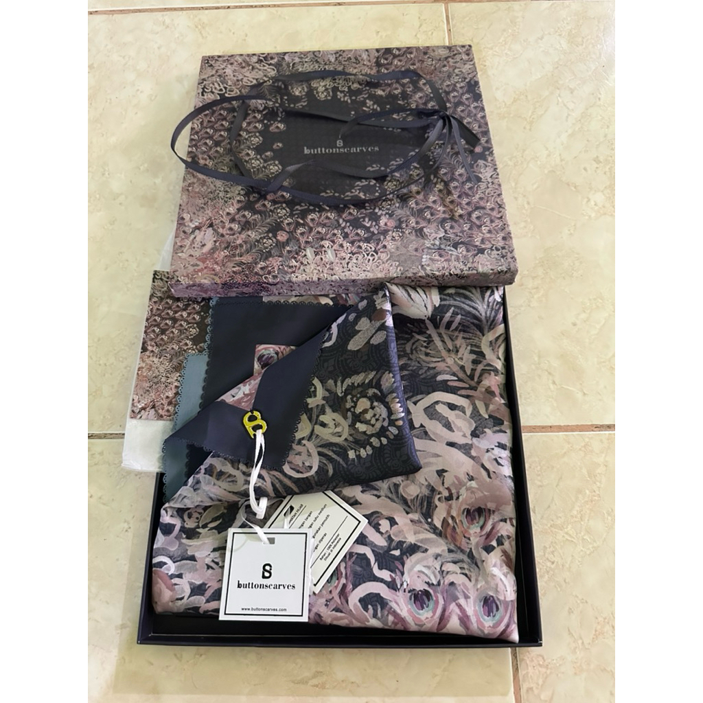 NEW Buttonscarves Ederra 2.0 Satin Square - Galaxy