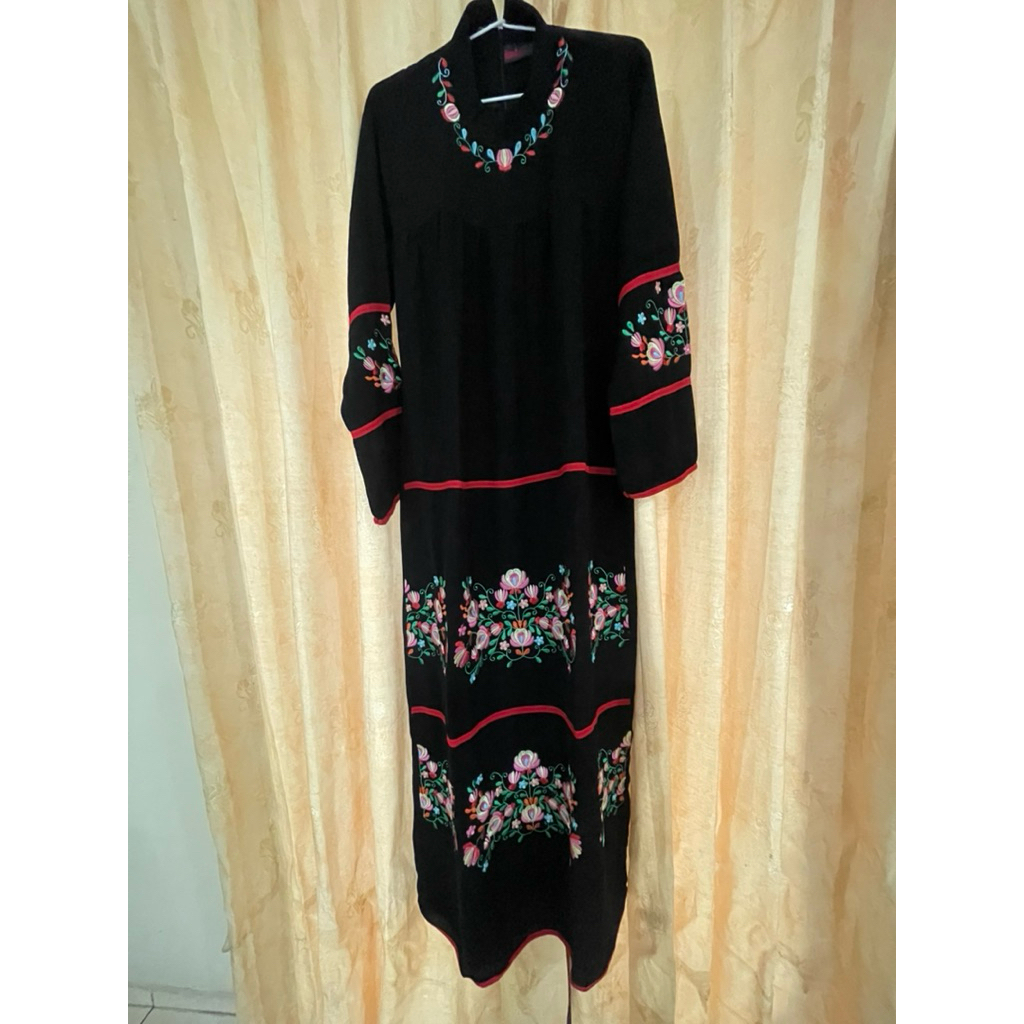Abaya Hitam bordir motif bunga