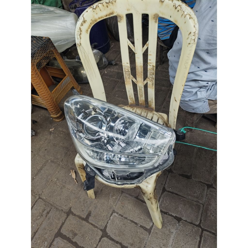 Headlamp Daihatsu Sirion thn 2011, 2012, 2013, 2014 original.