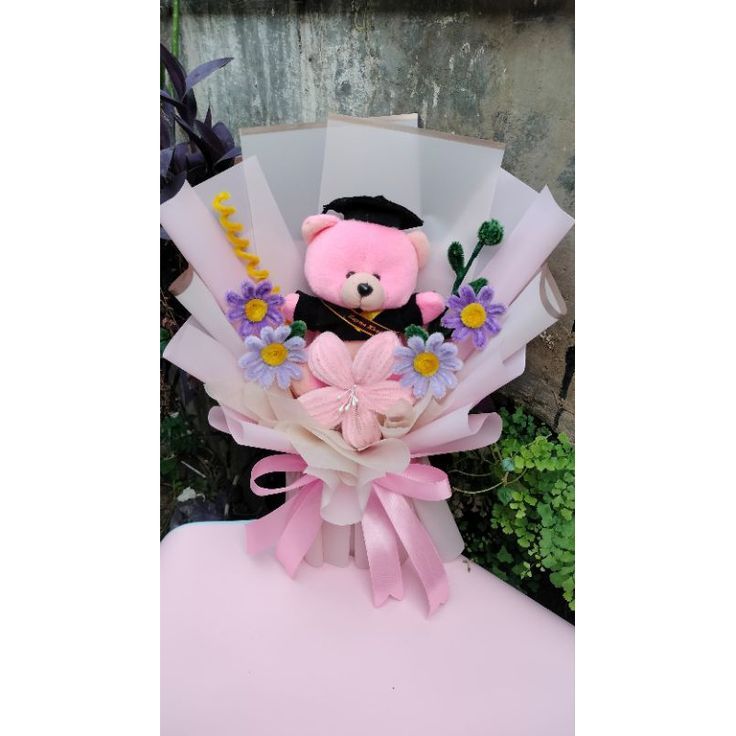 Bucket boneka wisuda keren cantik untuk wisuda boneka wisuda krem