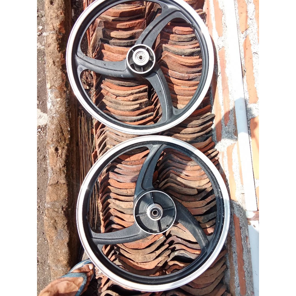 velg suzuki (merk WTC) kondisi blm kepakai.. stok lama dari toko blm kepakai..ring 17..160/140..
