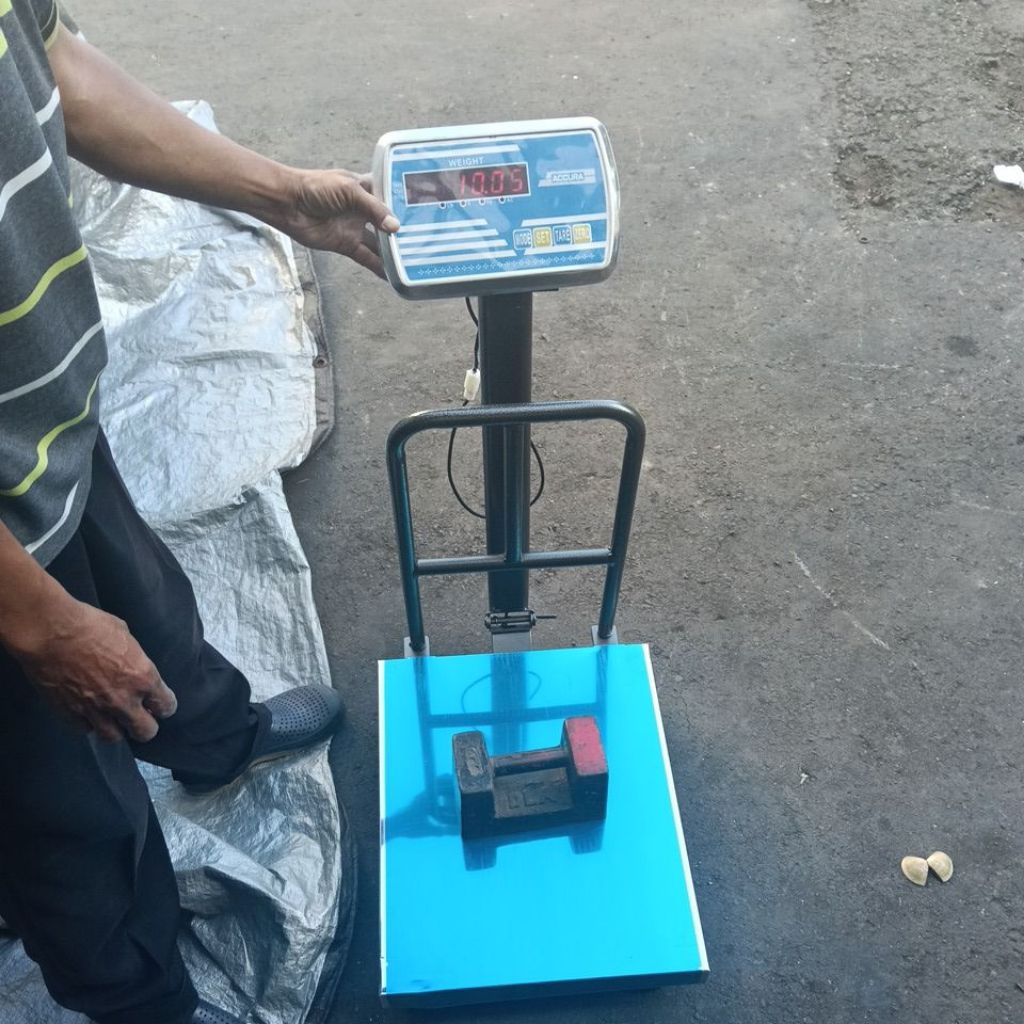 Timbangan digital 300kg accura luas 40x50 plat stenlis