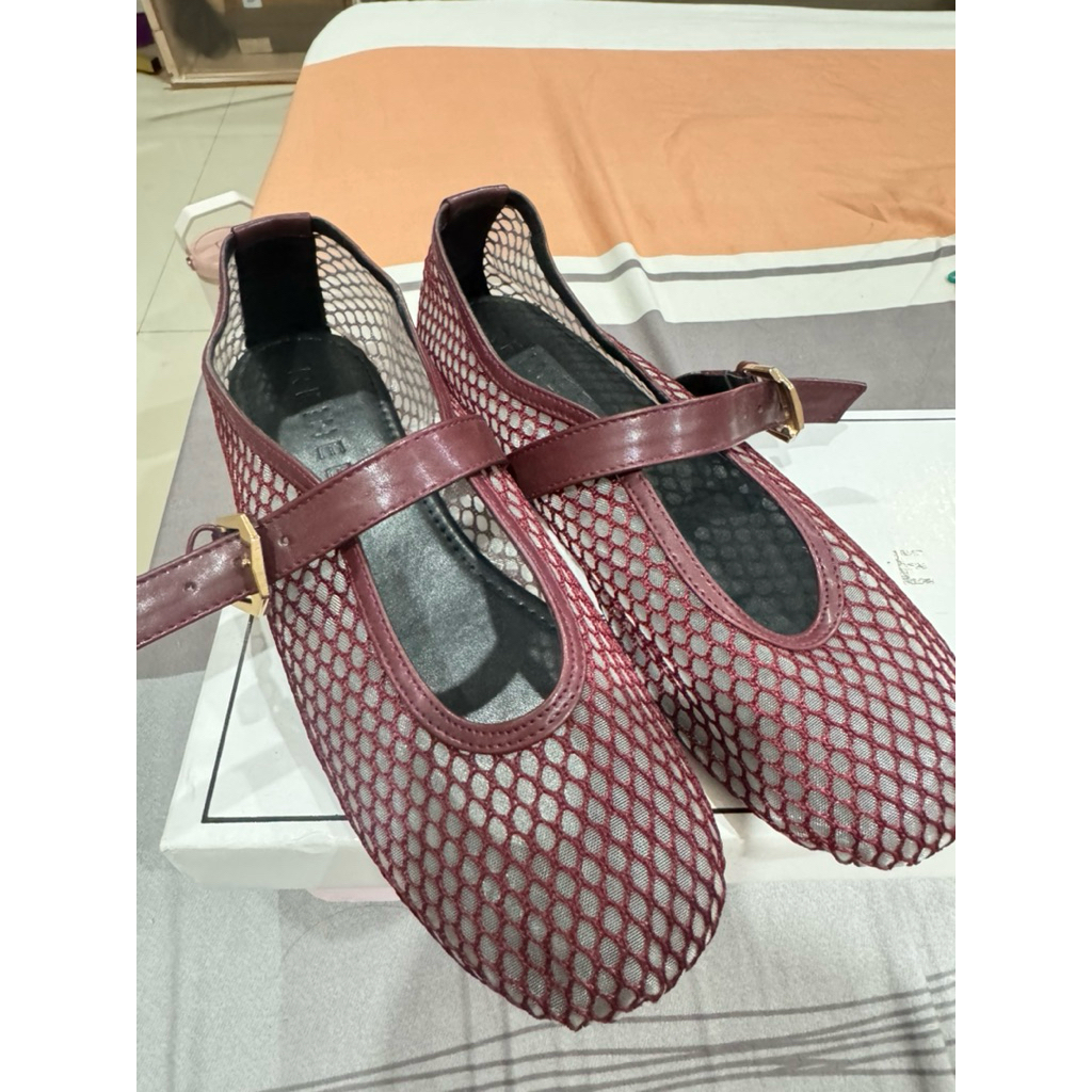 Preloved flatshoes Rainee Chery ukuran 42