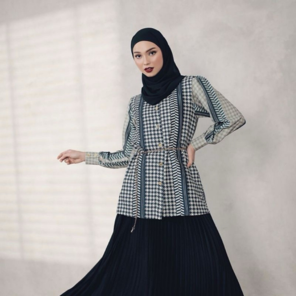 Preppy blouse by zaskia sungkar preloved