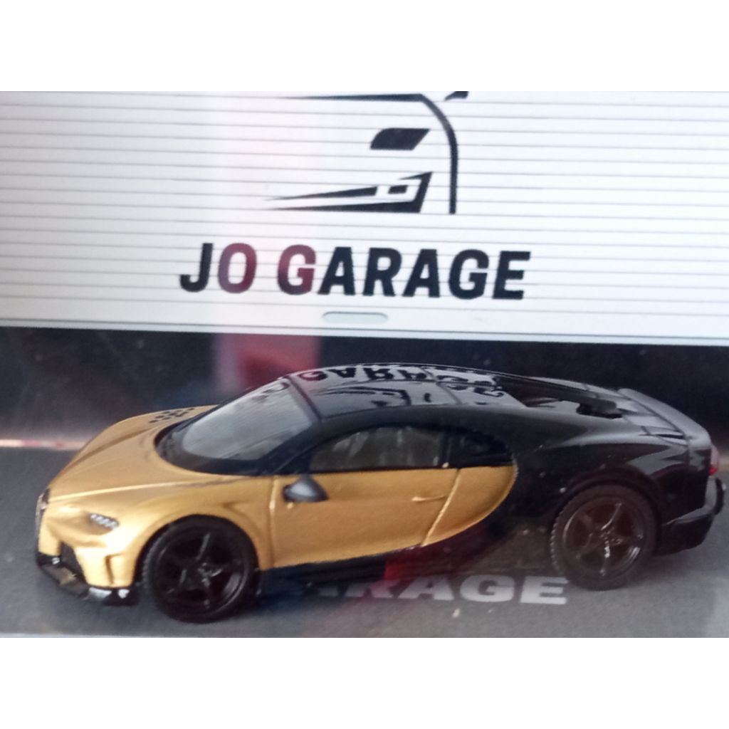 MiniGT Bugatti Chiron Gold Black