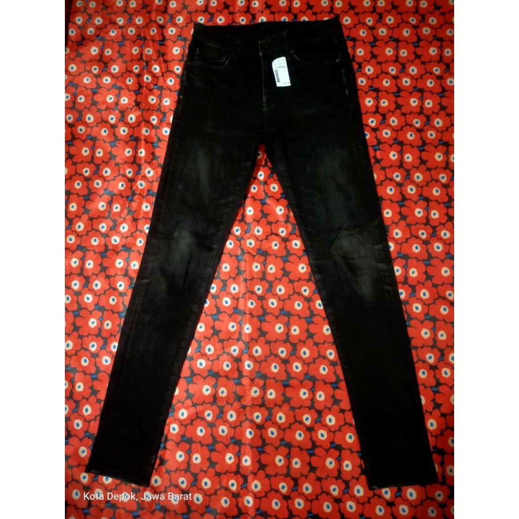 Celana Jeans Uniqlo Hitam