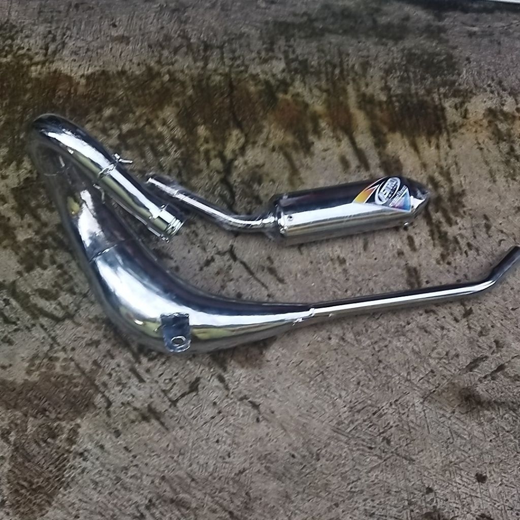 knalpot trail fullsystem motor kx 85 Croom pnp suara garing enak buat tarikan.