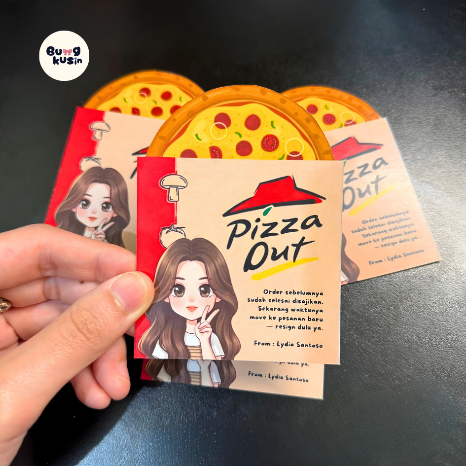 Kartu Ucapan Resign (Pizza Edition) Custom Foto Nama – Perpisahan Teman Kerja Kado Resign Unik