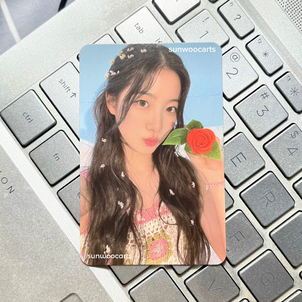 Photocard pc yunjin kazuha le sserafim hybe official