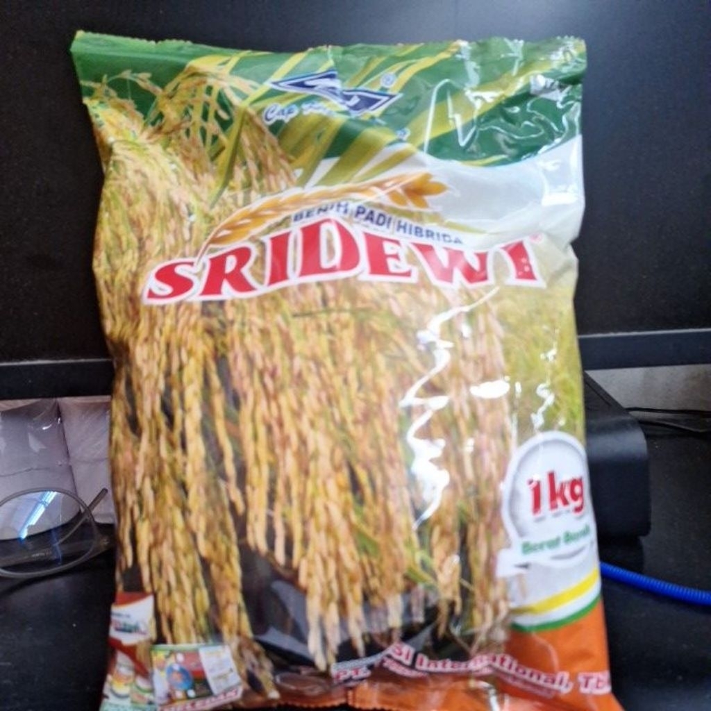 benih padi hibrida SRIDEWI 1kgan cap kapal terbang
