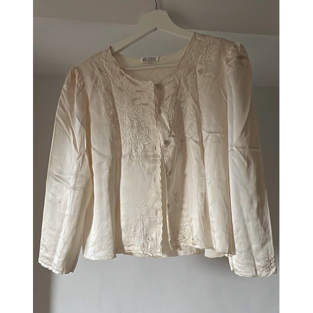 outer kebaya putih tulang