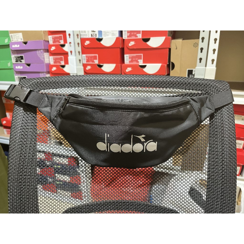 Tas Selempang Pria Diadora Giri Waist Bag Black DIAWB230302B Hitam Original