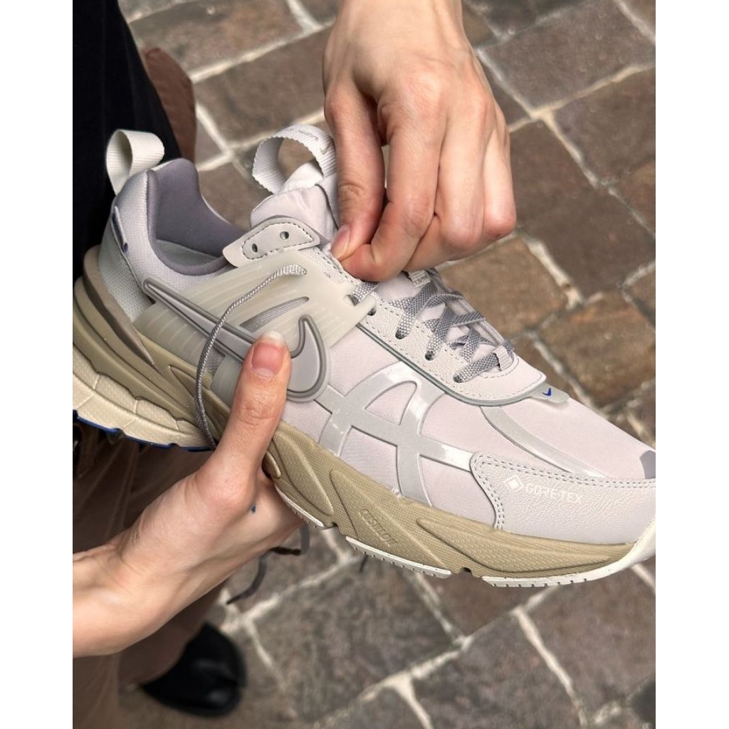 NIKE V2K Run GTX Gore-Tex Womens Light Iron Ore