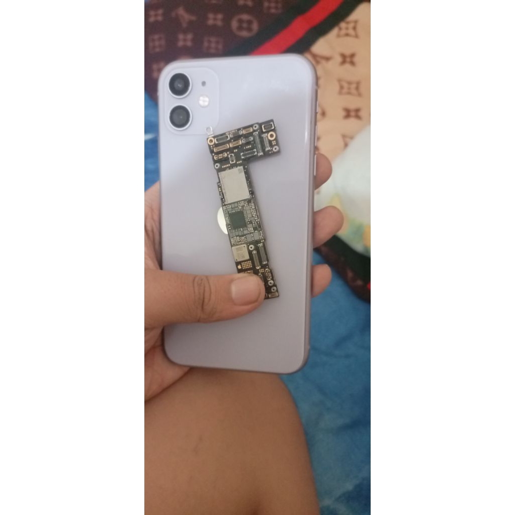 Mesin Iphone 11 Lock icloud