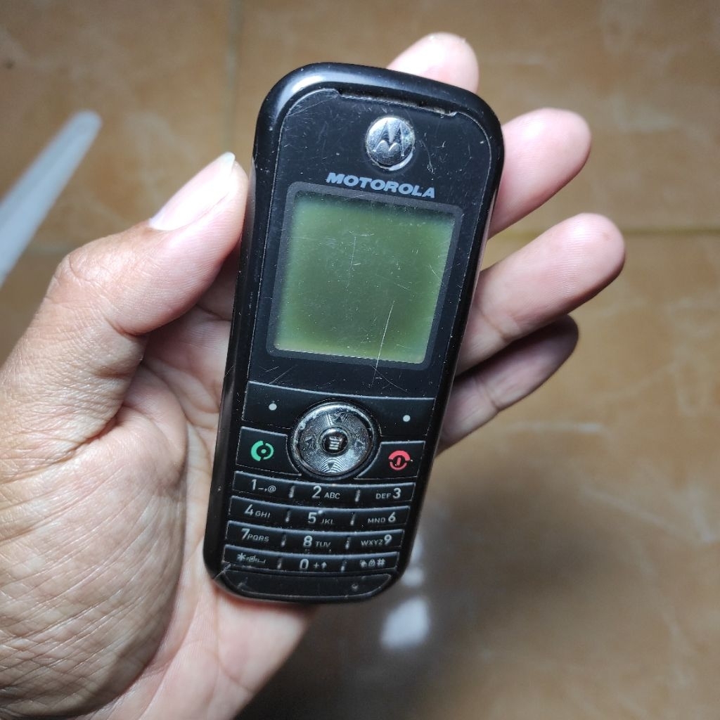 hp Motorola jadul bekas off rusak buat pajangan koleksi (baca diskripsi)