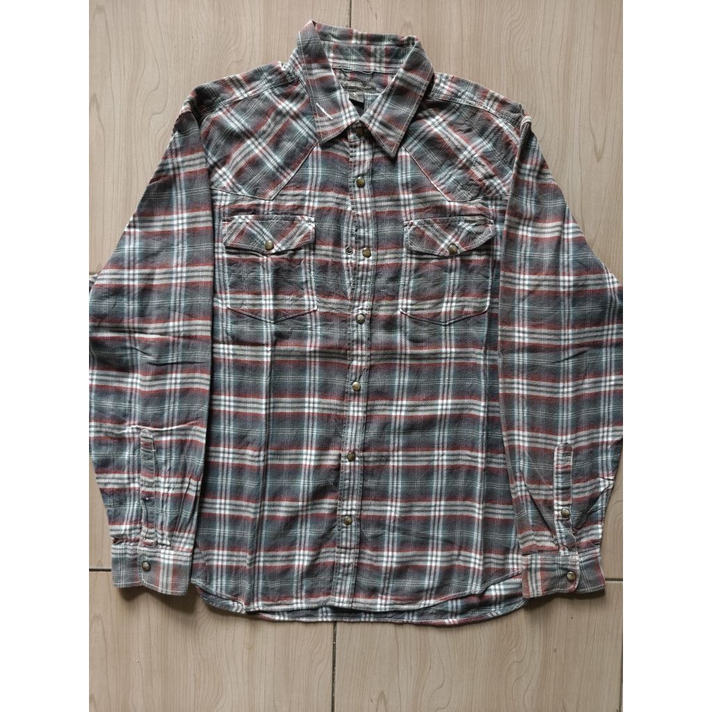 Kemeja Flanel Merek Eddie Bauer Kancing Cetet Click Button Motif Kotak Kotak Warna Abu Charcoal Puti