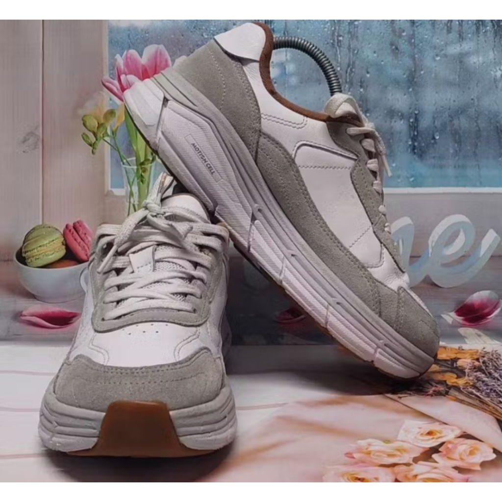 Sepatu National Geographic