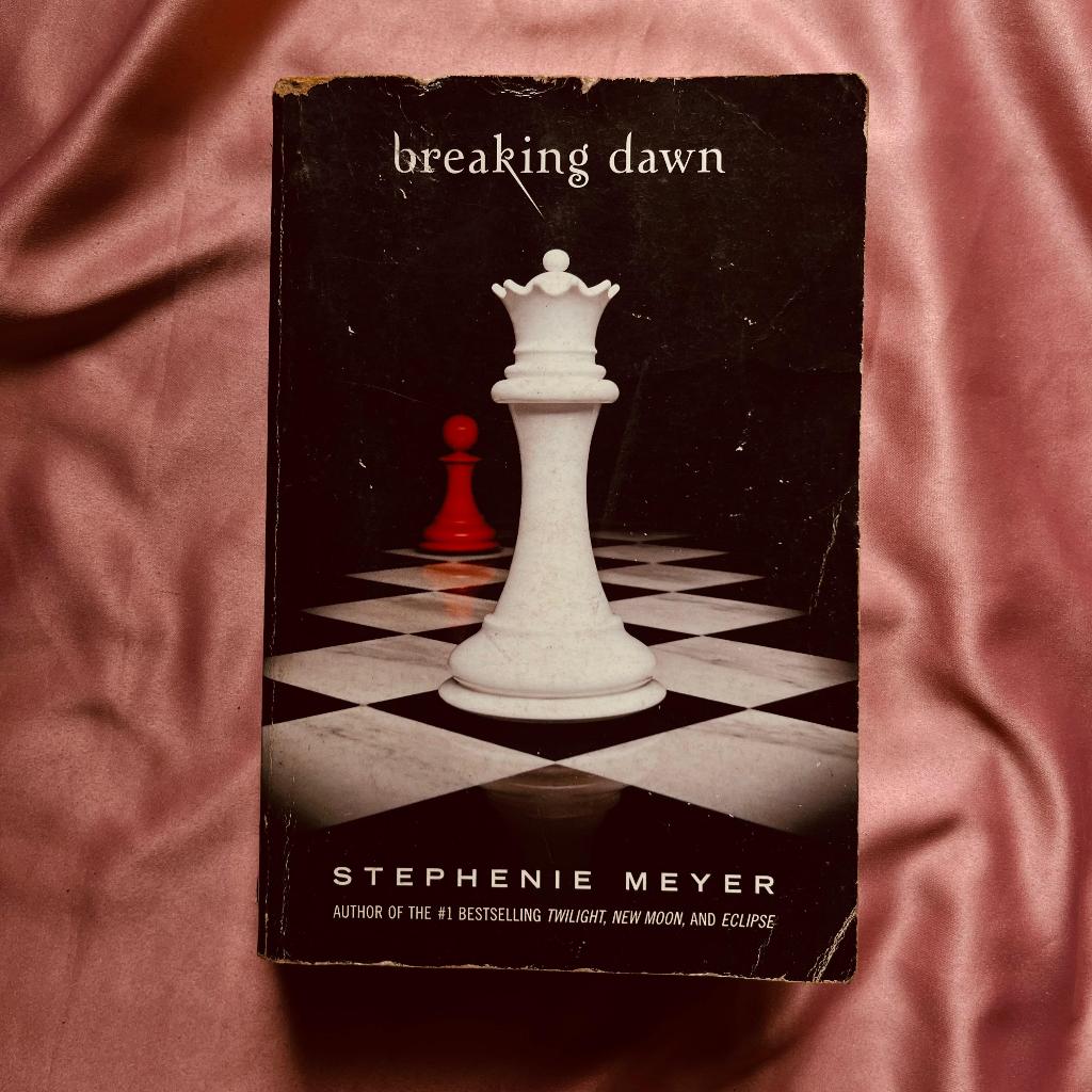 Novel Breaking Dawn Stephanie Meyer Twilight Saga Preloved Novel Import