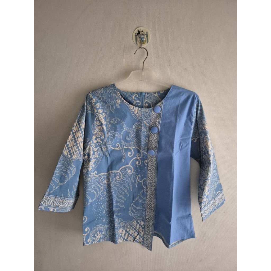 Atasan Batik Biru Muda