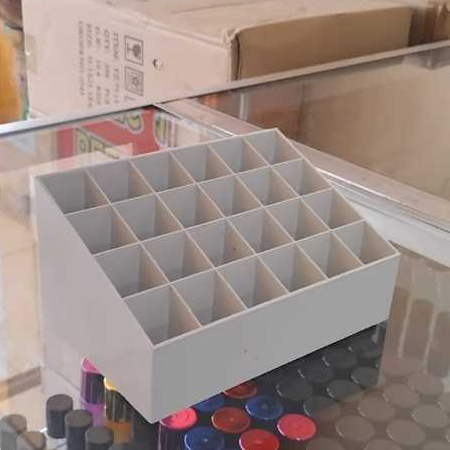 RAK PARFUM ROLL ON BAHAN PLASTIK TEBAL (TATAKAN PARFUM)