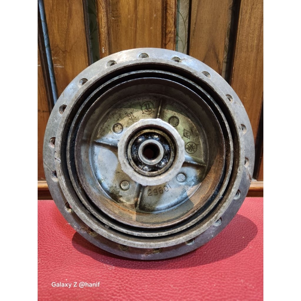 tromol trombol hub belakang Yamaha U5 V50 V75 V80 original