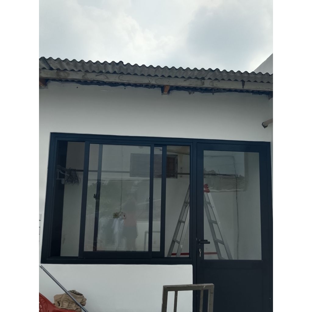 Kusen pintu kaca aluminium